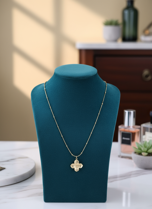 La Elegante Necklace