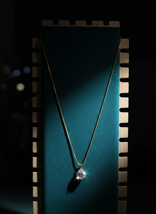 Lumière Solitaire Necklace
